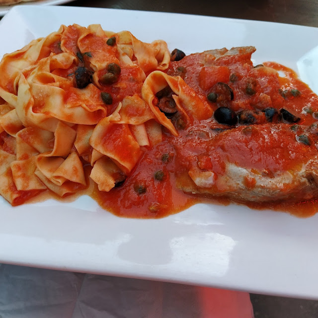 Steack de Thon Mariné Alla Sicilien Con Pasta Parpadella Fresca