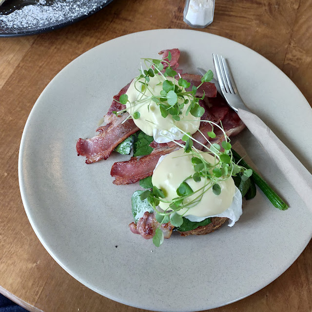 Eggs Benedict