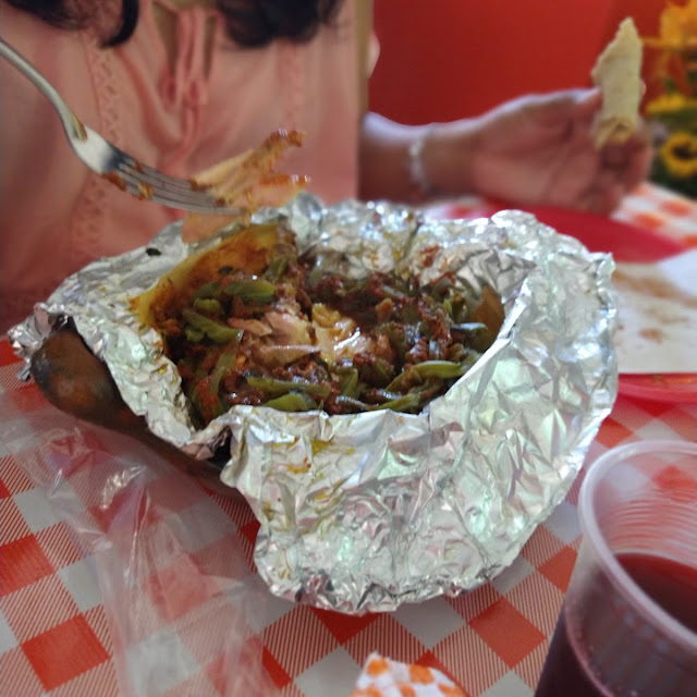 Mixiote de Pollo Acompañado Con Tortillas de Comal Recién Saliditas