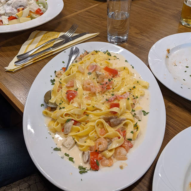 Tagliatelle Mit Steinpilzen Und Garnelen