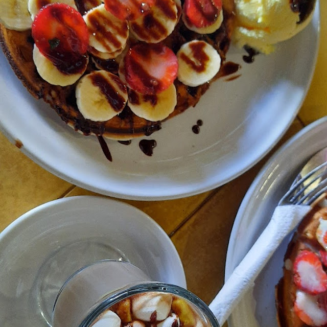 Wafle Corazón de Café Con Cholate Con Malvaviscos