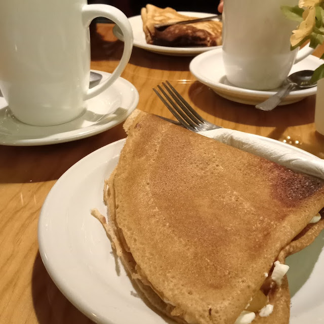Crepa de Durazno En Almíbar Con Nuez