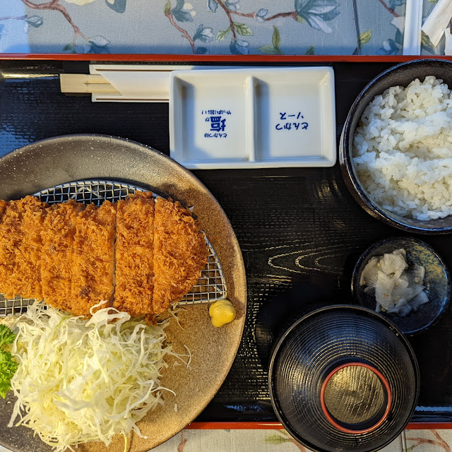 わらじとんかつセット