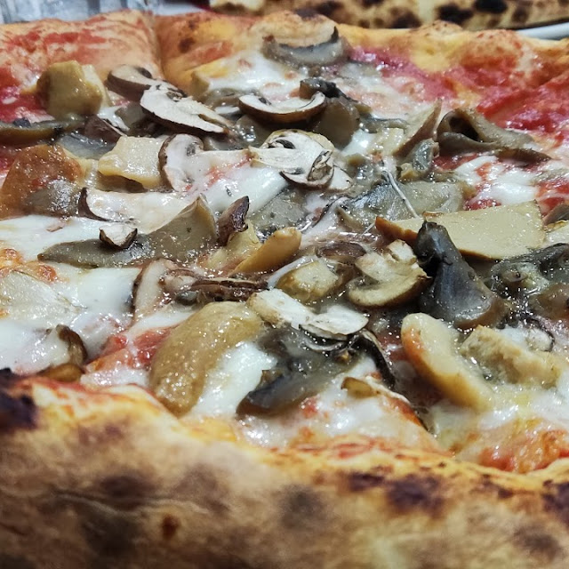 Pizza Poker Di Funghi