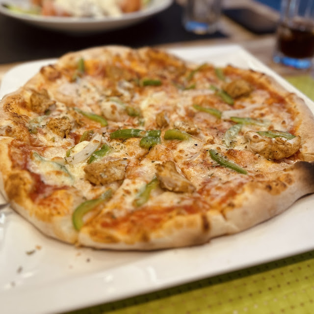 Pizza Chicken Hollandaiseschnitzel