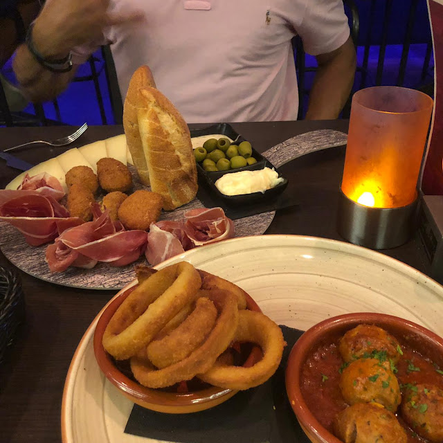 Tapas for Two with Sangria for 28euro