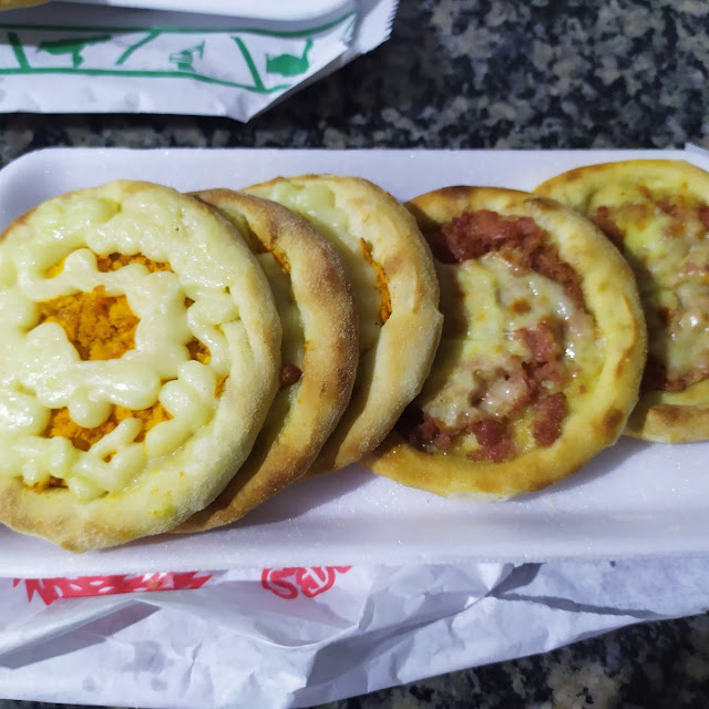 Esfirra de Frango Catupiry Com Calabresa Com Queijo