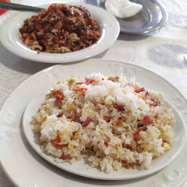 Arroz Frito Tres Delicias Y Pato Asado Con Salsa Agridulce