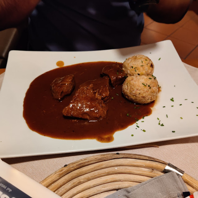 Canederli Con Gulasch