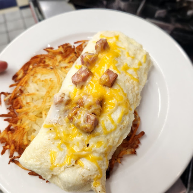 Omelete with Hashbrowns