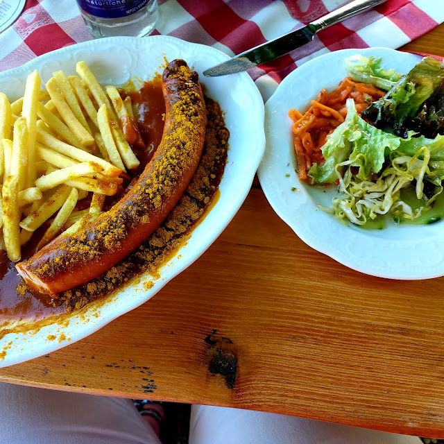 Currywurst Mit Pommes Frites