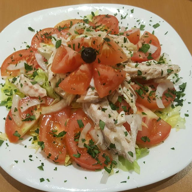 Insalata Di Pomodori Con Filetto Di Orata