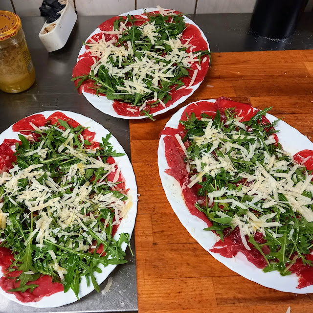 Carpaccio Di Carne Salada Tipico Piatto Trentino