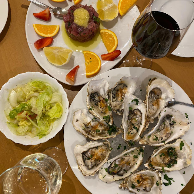 Ostriche E Tartare Di Tonno