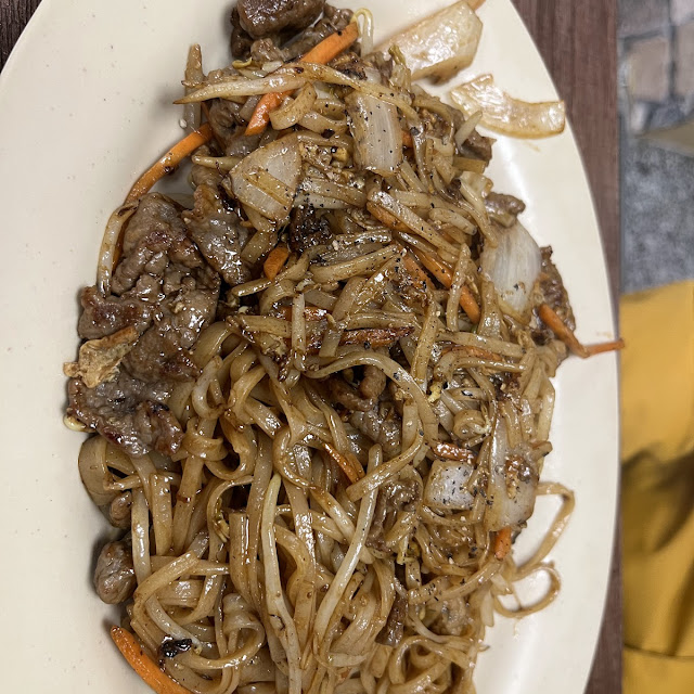 Gebratene Reisnudeln Mit Rindfleisch Und Gemüse