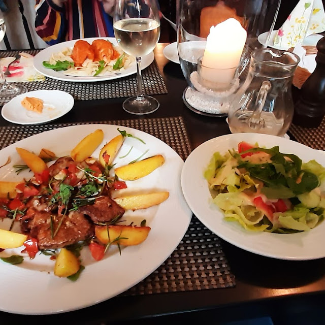 Kalbsleber Mit Kartoffeln Und Salat