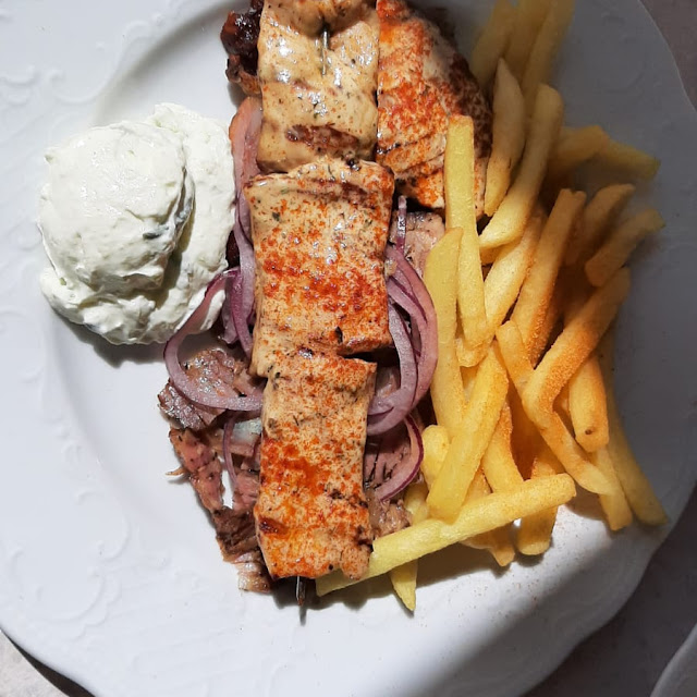Gyros Teller Gemisch