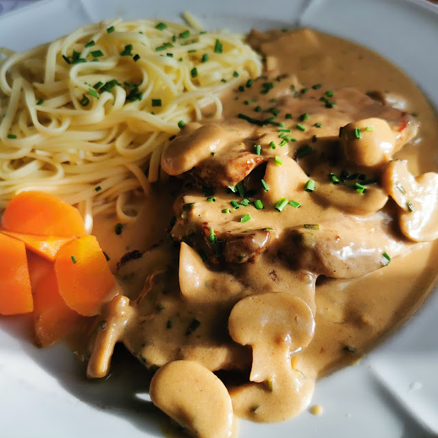 Schweins Rahmschnitzel Butternüdeli Und Karotten