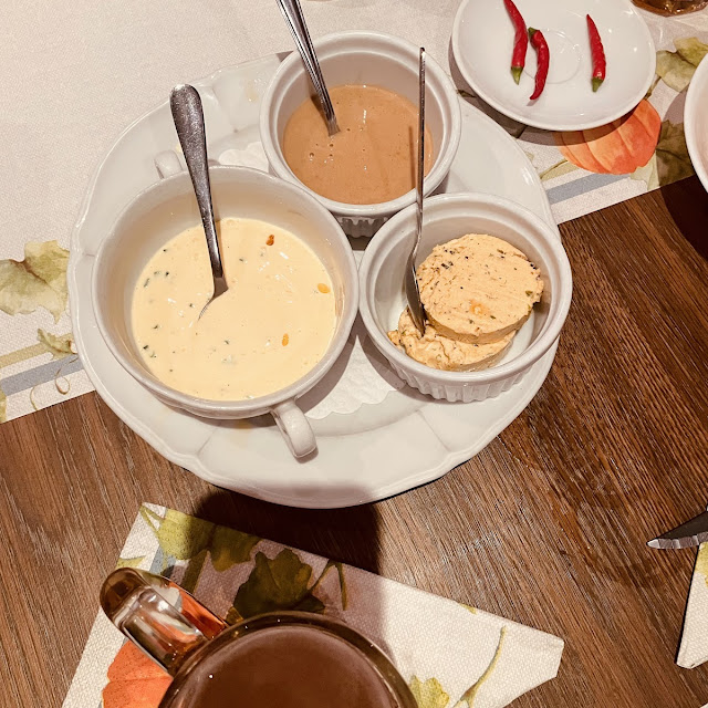 Hausgemachte Kräuterbutter Honigsenfsauce Und Hollondaise