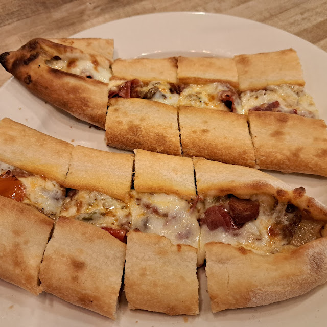 Kuşbaşılı Etli Pide