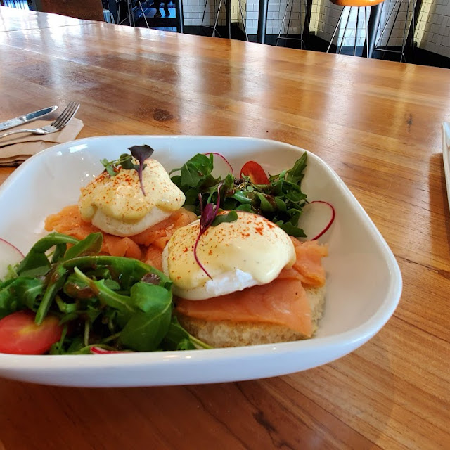 Salmon Benedict