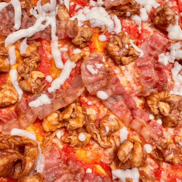 BBQ Chicken and Bacon Pizza with Red Sauce