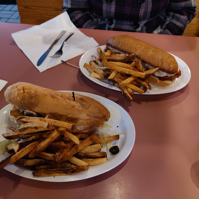 6 Sandwiches w Fries