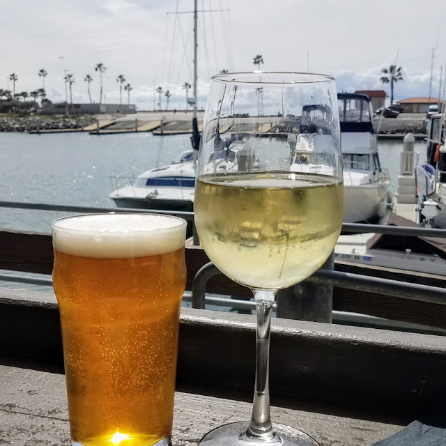 Broiler Blonde Draft Beer & Glass House Pilot Grigio