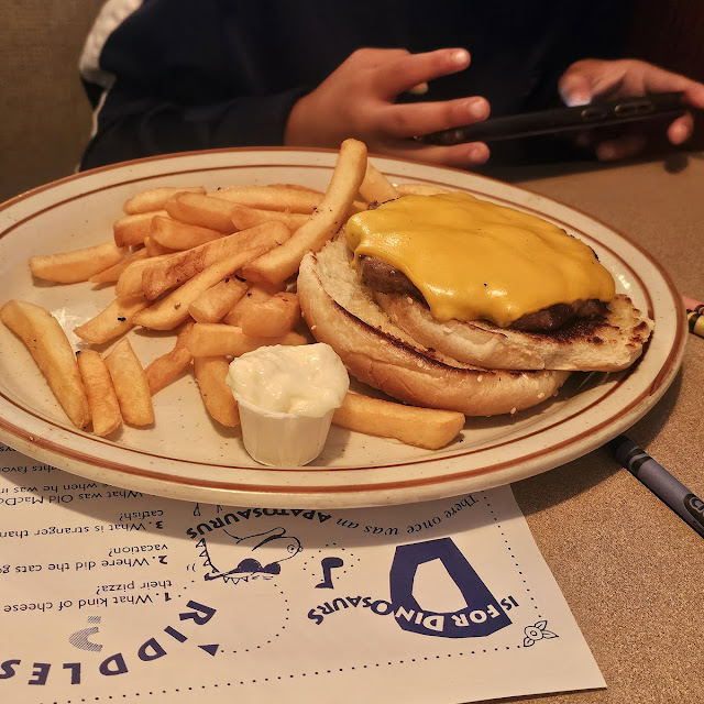 Cheeseburger with Fries