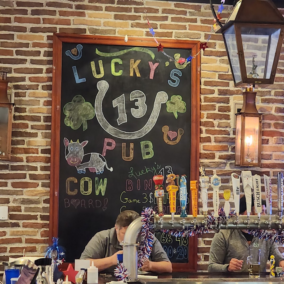 Luckys 13 Pub