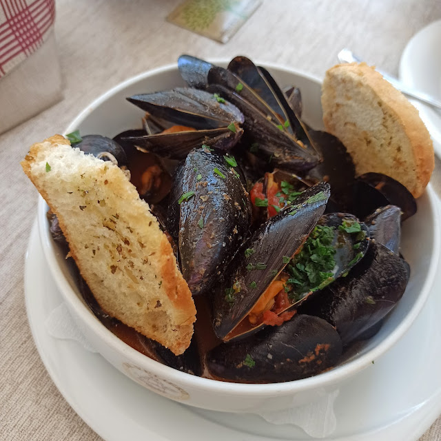 Sauté Di Cozze Alla Marinara