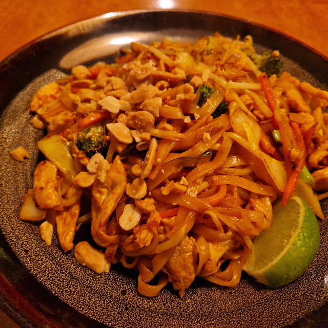 98 GUI Tieaw Pad Thai Gaia Mit Huhn