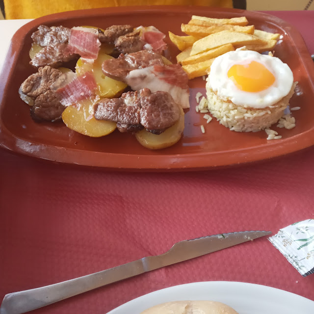 Castañuelas Patatas Jamon Huevos Y Arroz