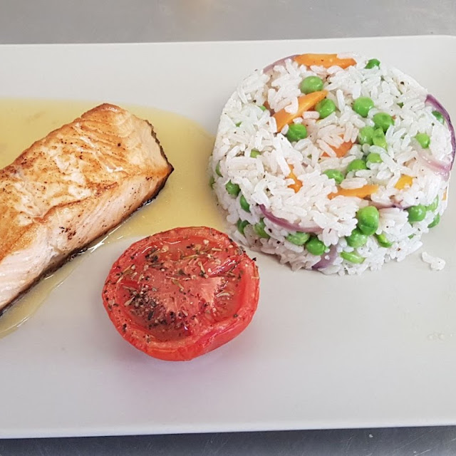 Mi Cuit de Saumon Beurre Blanc Et Son Riz Aux Légumes