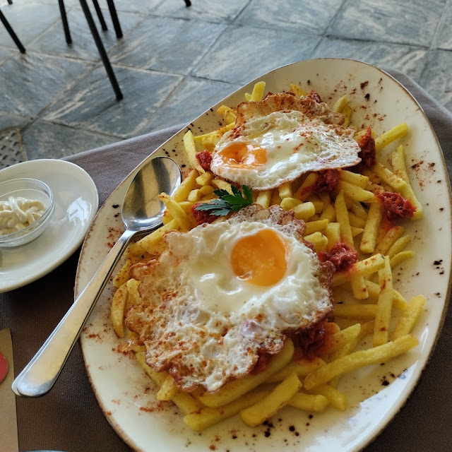 Huevos Estrellados Con Sobrasada Eggs With Chips And Sobrasada