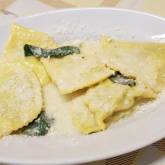 Ravioli Espinaca Y Ricota A La Burra Di Salvia