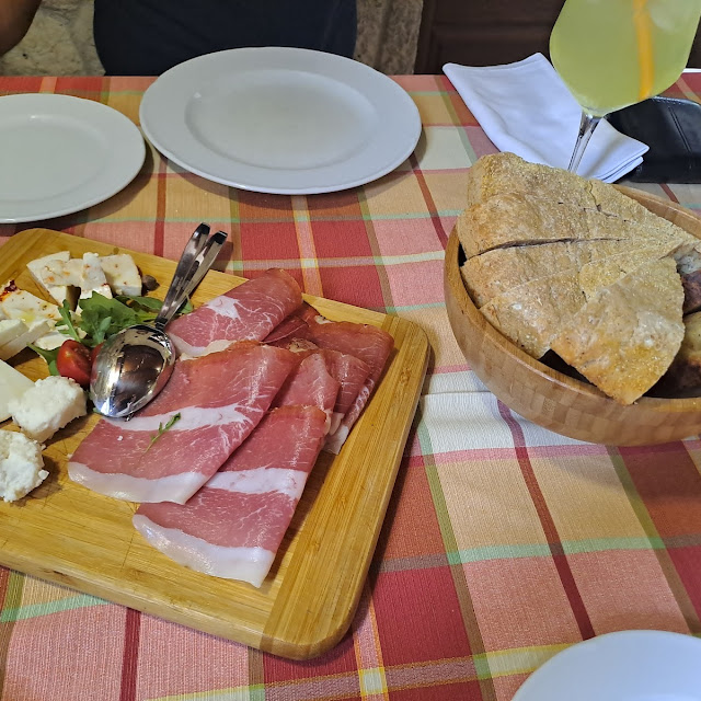 Tagliere Di Salumi E Formaggi
