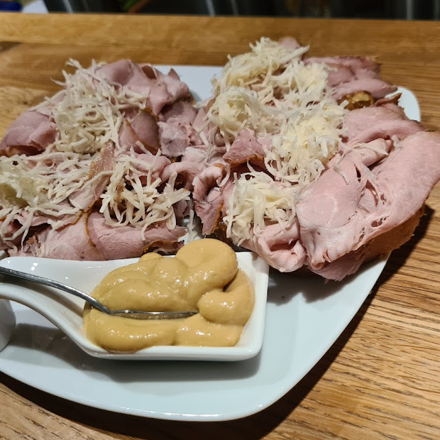 Schweinsbratenbrot