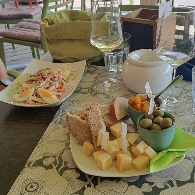 Wurstsalat Und Lammersdorfer Almkäse