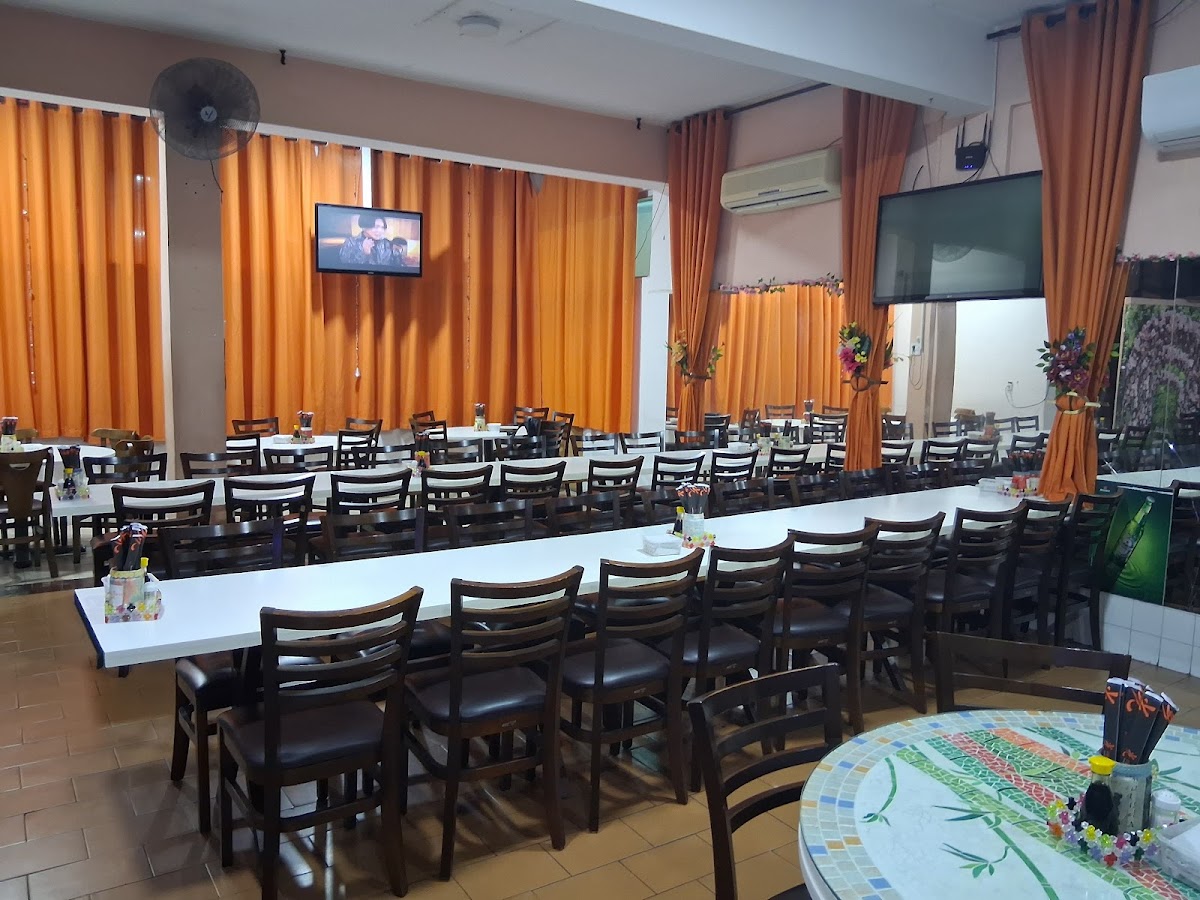 Hikaru Restaurante & Karaokê