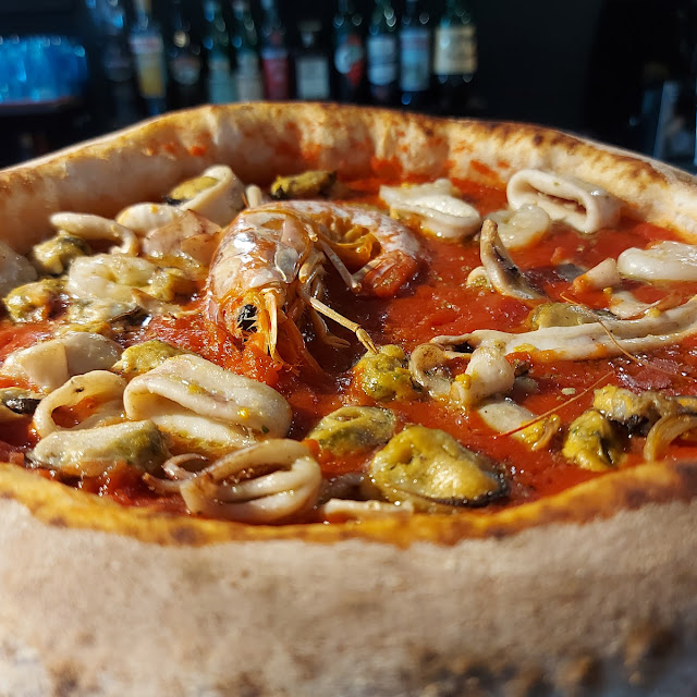 Meeresfrüchte Pizza