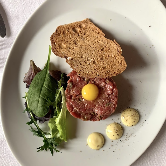 Tartare Di Manzo Con Ovetto Di Quaglia E Maionese Al Limone