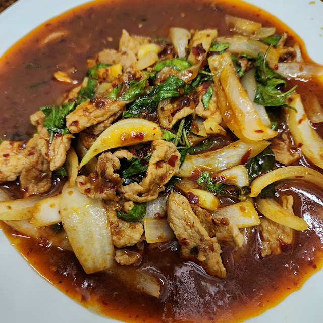 ผัดพริกเผาหมู เนื้อ ไก่
