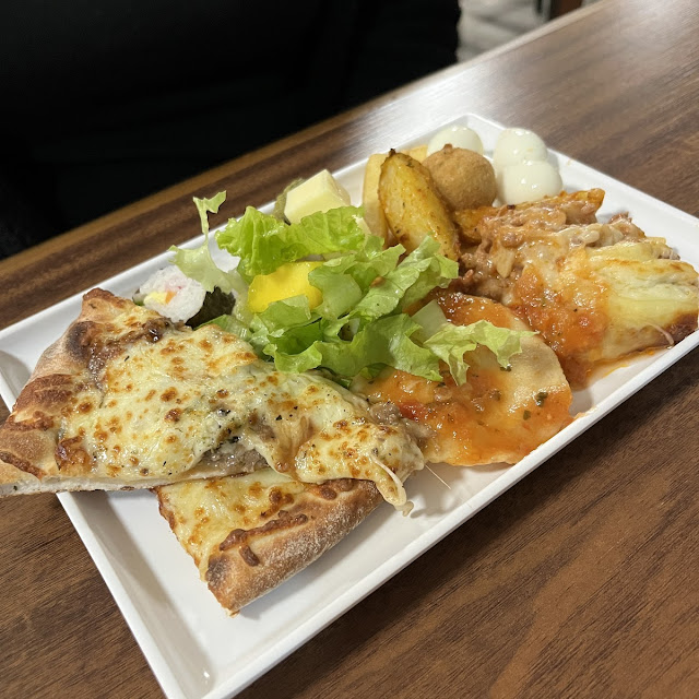 Buffet Livre de Saladas Pizzas E Salgados
