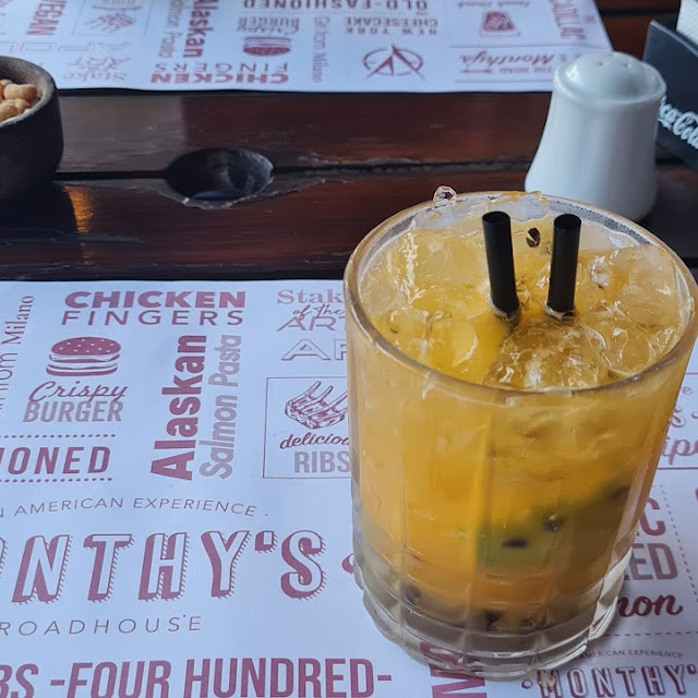 The Oldfashioned Con Papas Fritas