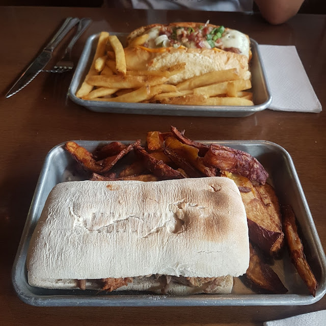 The Bond BBQ Sándwich