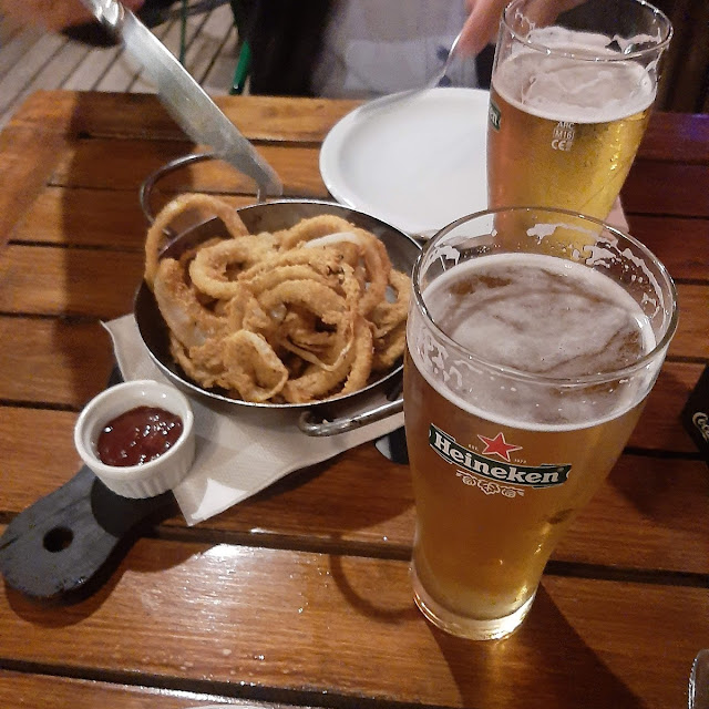 Hamburguesa Completa Con Batatas Fritas