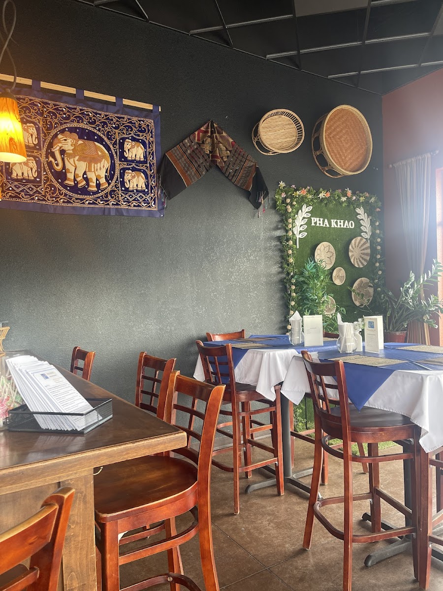Pha Khao Thai-Lao Restaurant