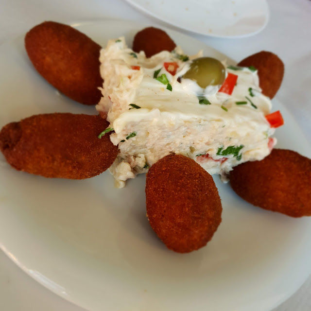 Ensaladilla Con Croquetas