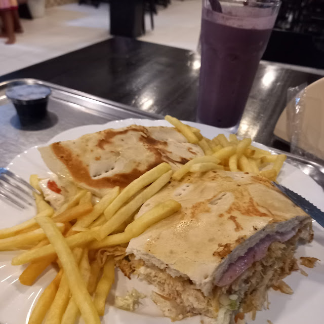 Beirute de Frango Desfiado Com Batata Frita